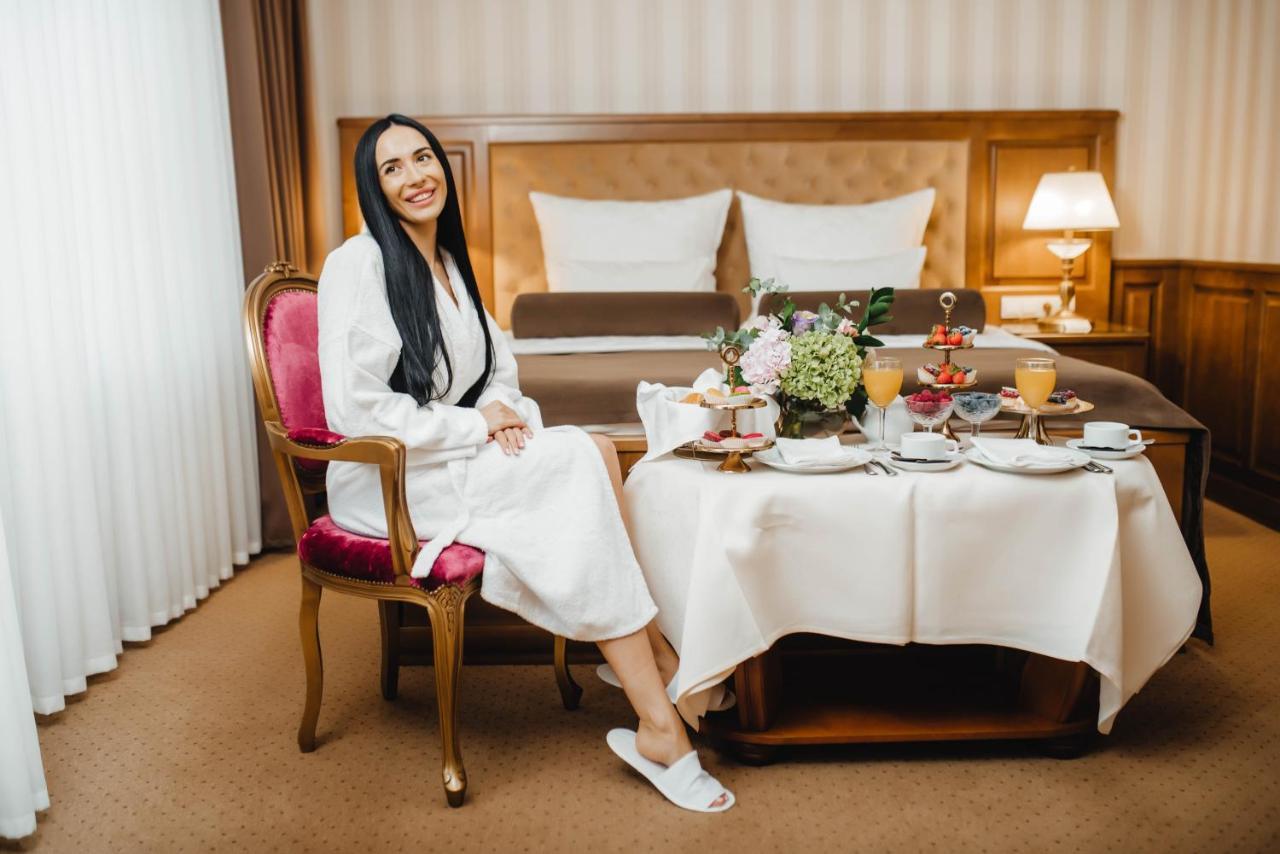 Nadiya Hotel Ivano-Frankivsk Ngoại thất bức ảnh