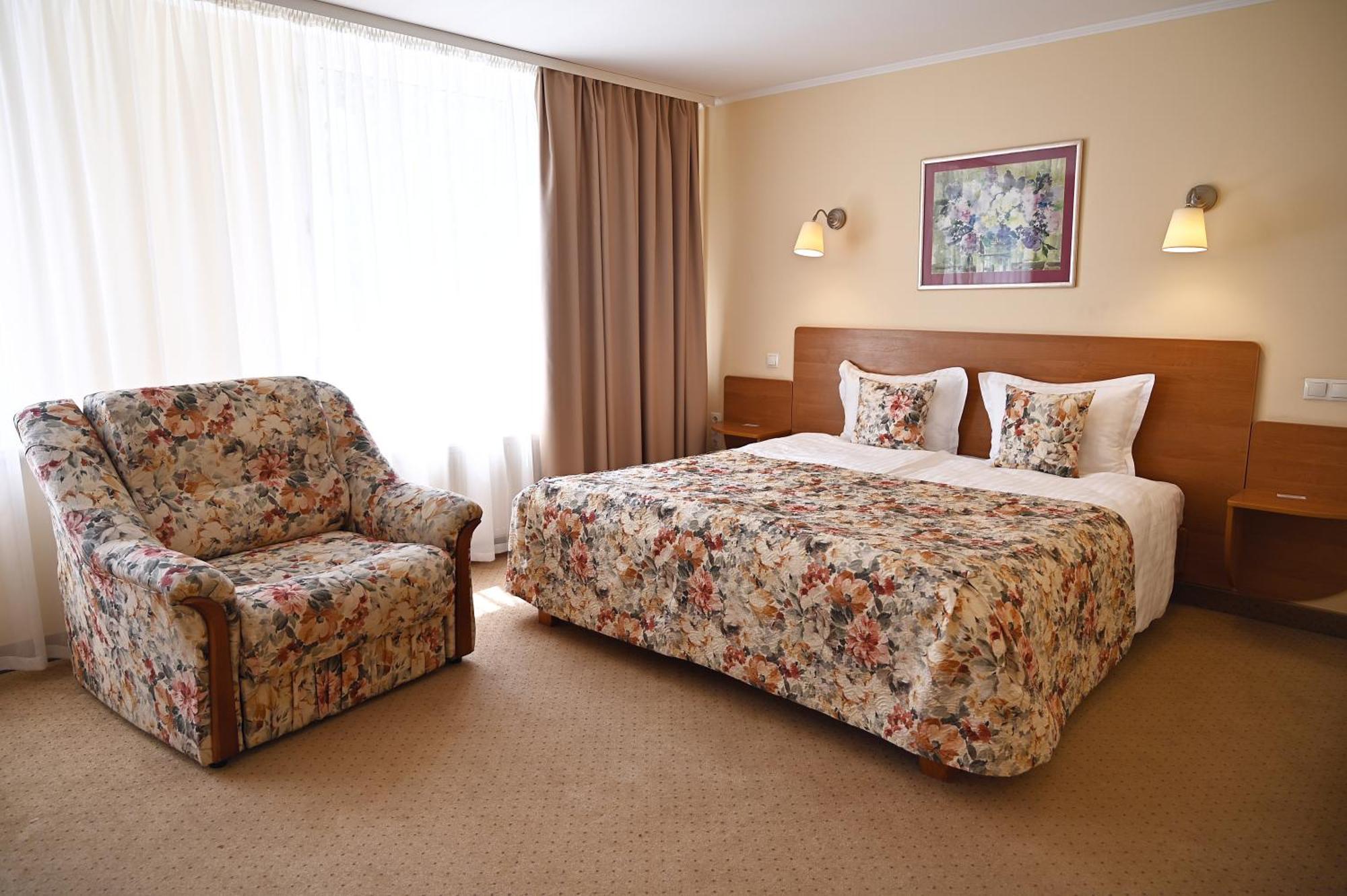Nadiya Hotel Ivano-Frankivsk Ngoại thất bức ảnh