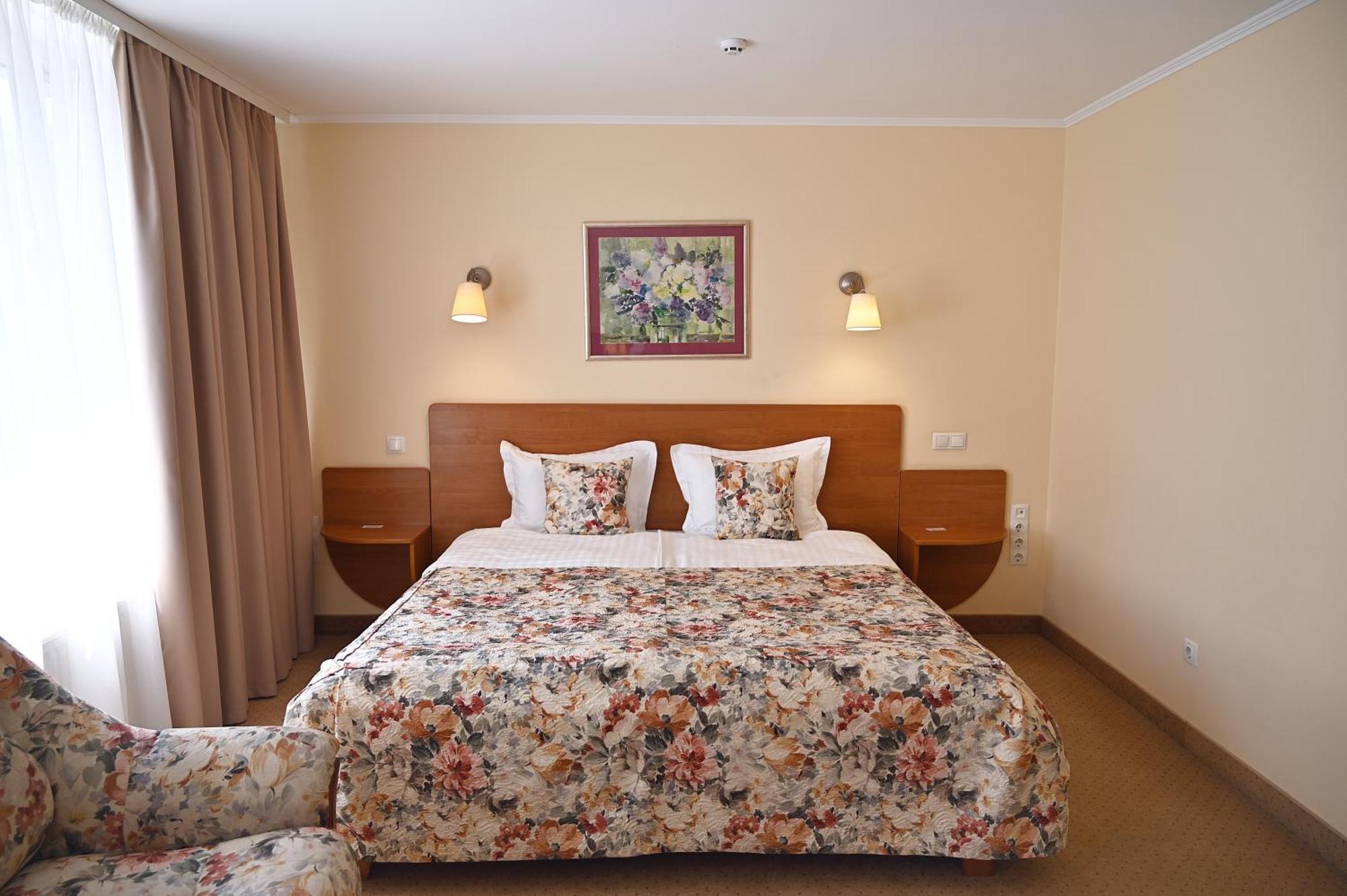 Nadiya Hotel Ivano-Frankivsk Ngoại thất bức ảnh
