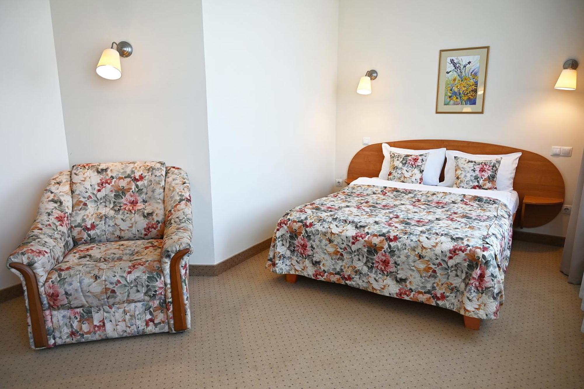 Nadiya Hotel Ivano-Frankivsk Ngoại thất bức ảnh