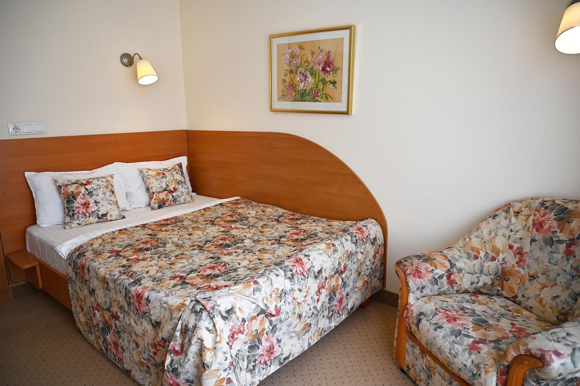 Nadiya Hotel Ivano-Frankivsk Ngoại thất bức ảnh