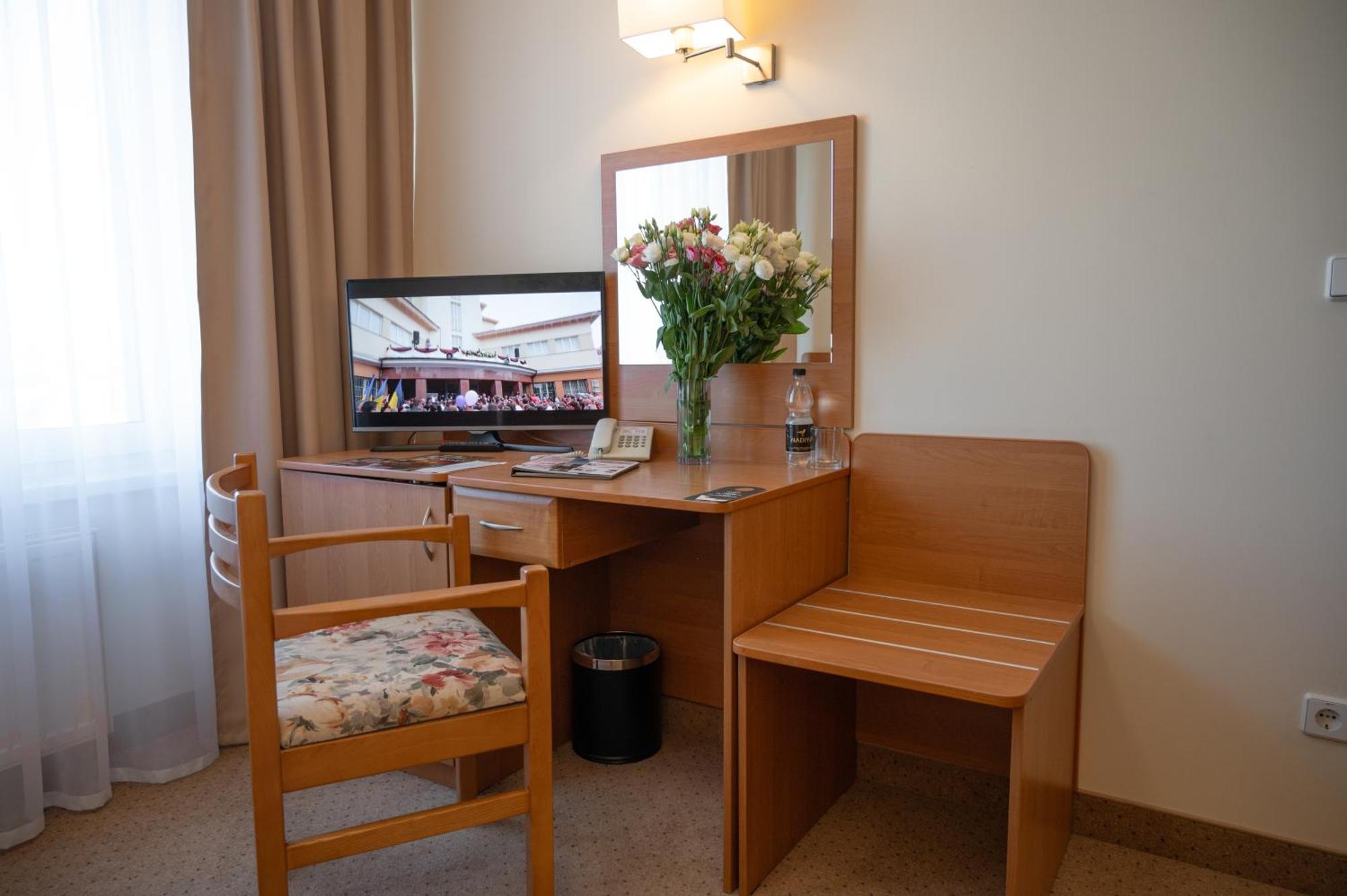 Nadiya Hotel Ivano-Frankivsk Phòng bức ảnh