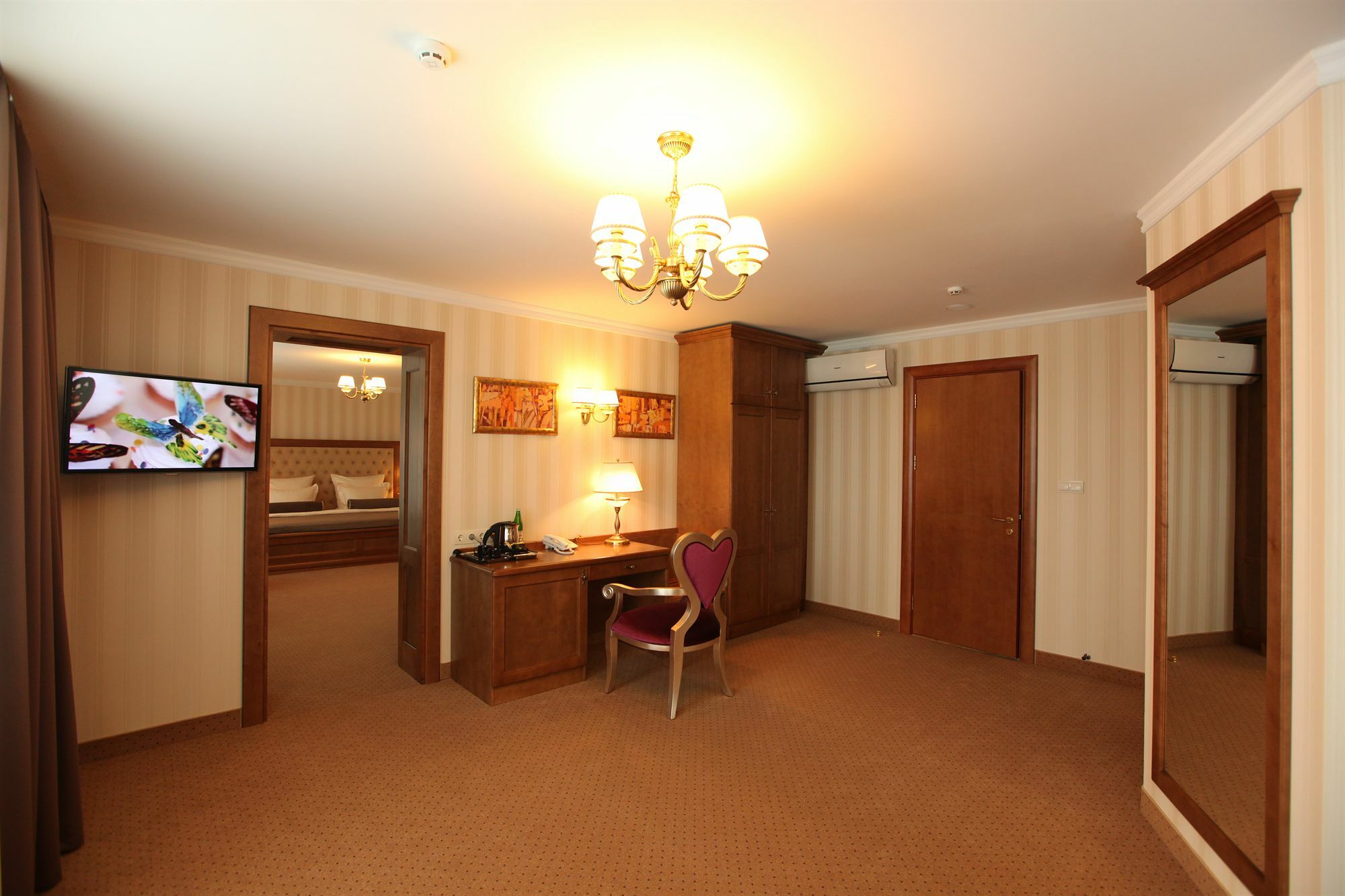 Nadiya Hotel Ivano-Frankivsk Ngoại thất bức ảnh
